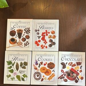 Crescent The Miniature Book Of Cook Books